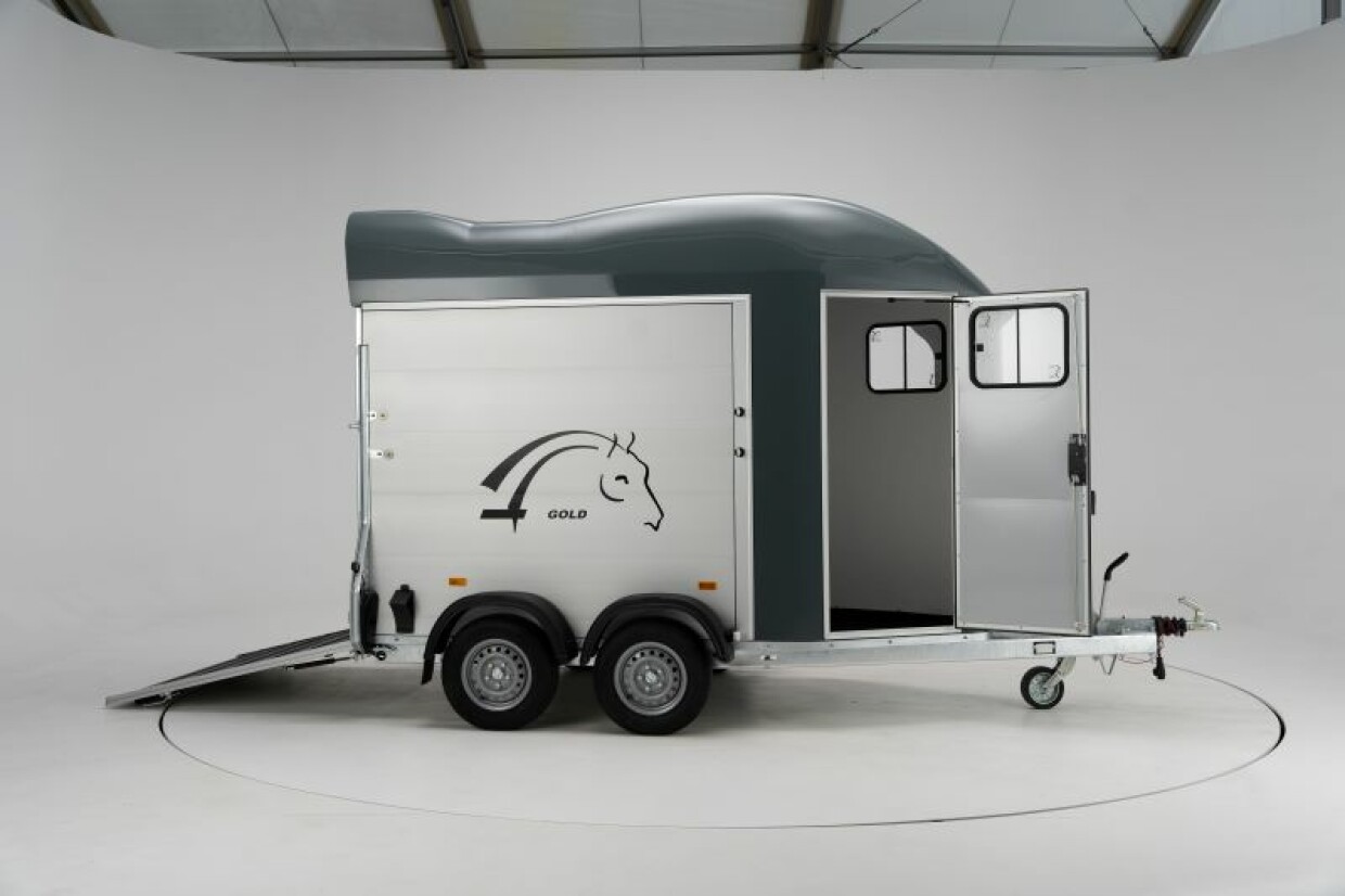 Cheval Pferdeanhänger mit Aluboden/-wände und Sattelkammer - AKTION im Mai 2025