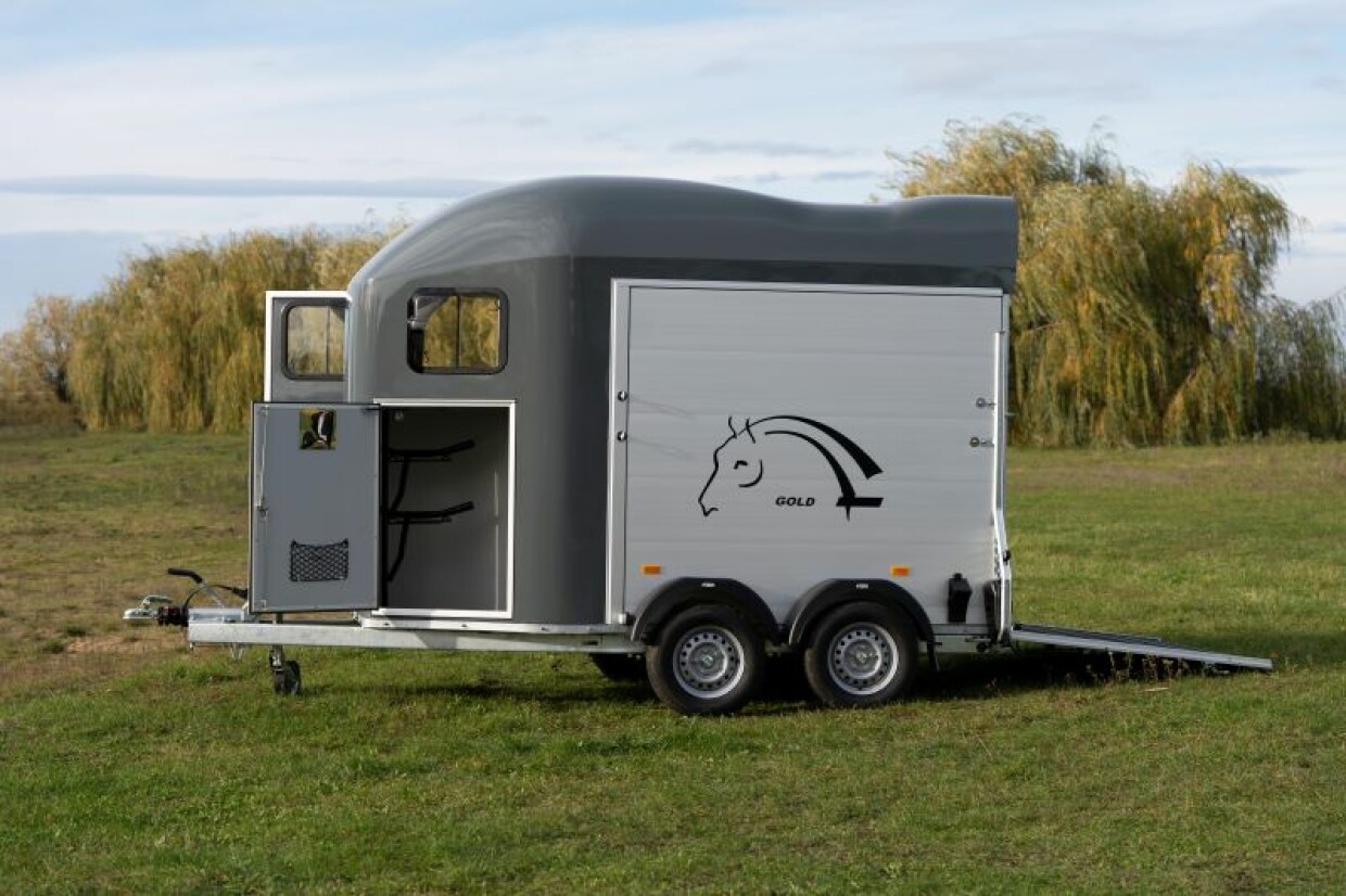 Cheval Pferdeanhänger mit Aluboden/-wände und Sattelkammer - AKTION im Mai 2025