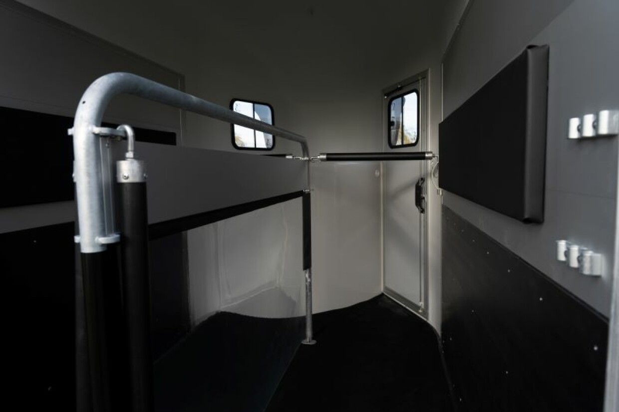 Cheval Pferdeanhänger mit Aluboden/-wände und Sattelkammer - AKTION im Mai 2025