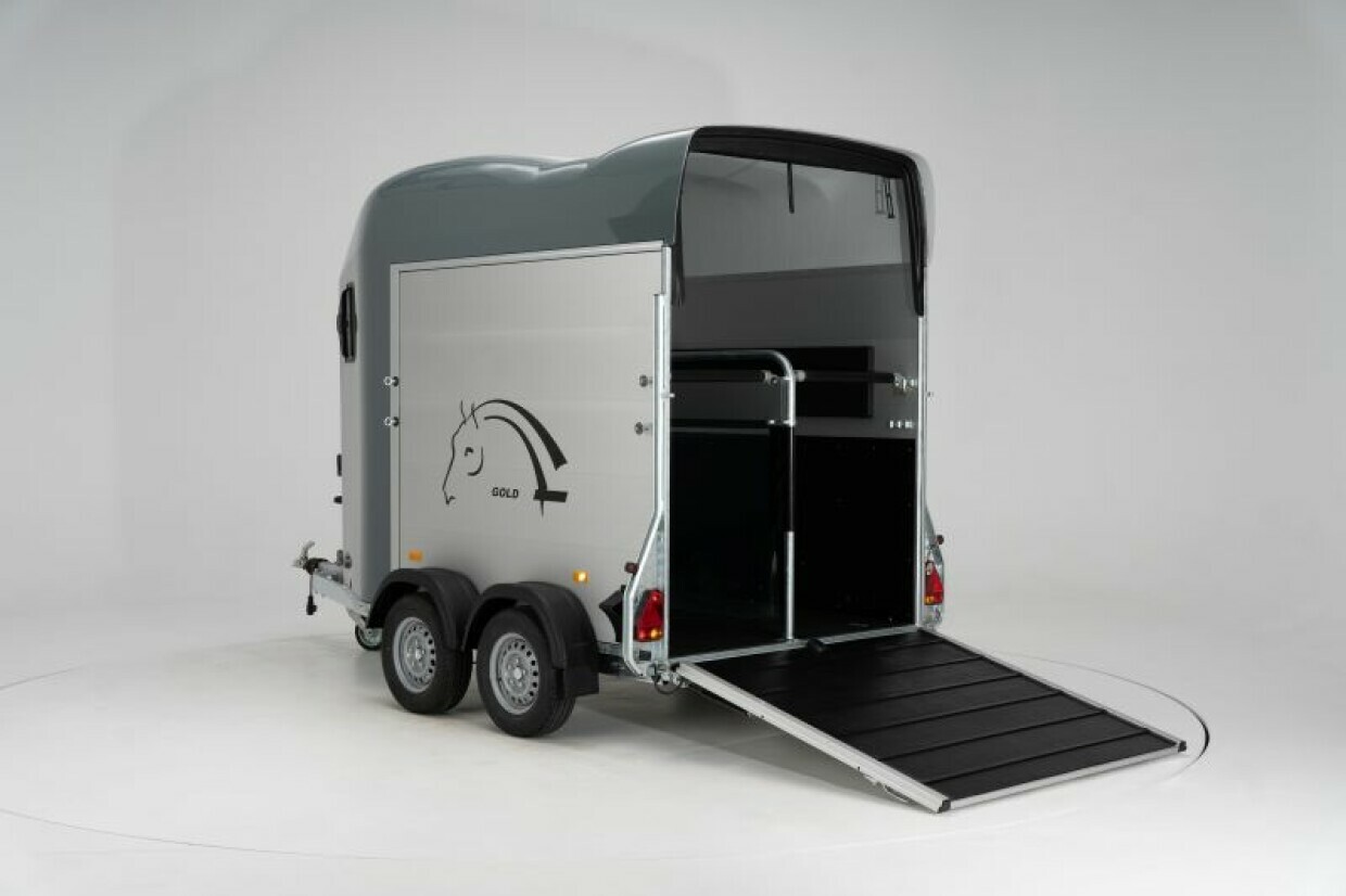 Cheval Pferdeanhänger mit Aluboden/-wände, Sattelkammer und Tempo 100 km/h - AKTION gilt nur für Lageranhänger