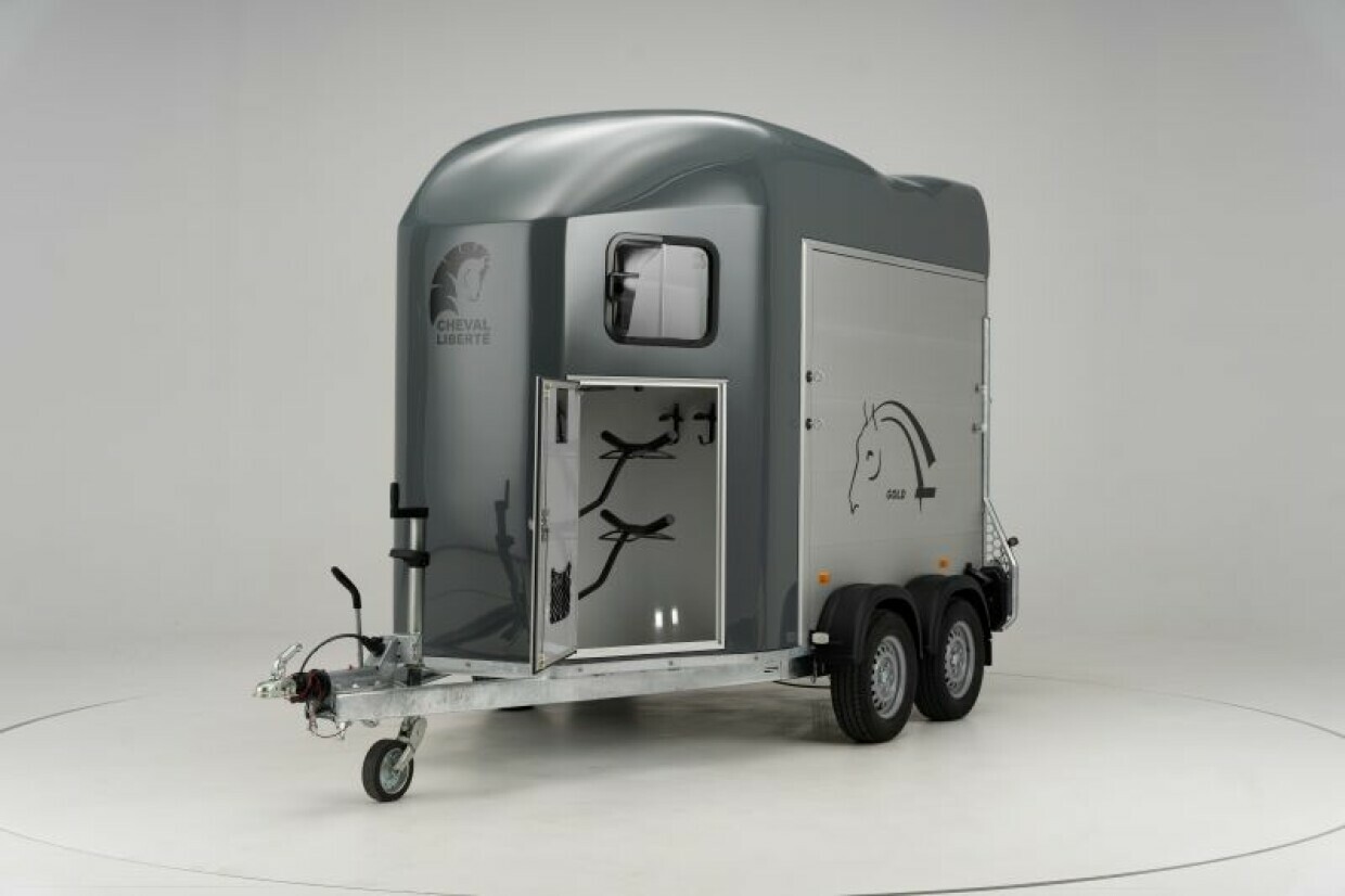 Cheval Pferdeanhänger mit Aluboden/-wände, Sattelkammer und Tempo 100 km/h - AKTION gilt nur für Lageranhänger