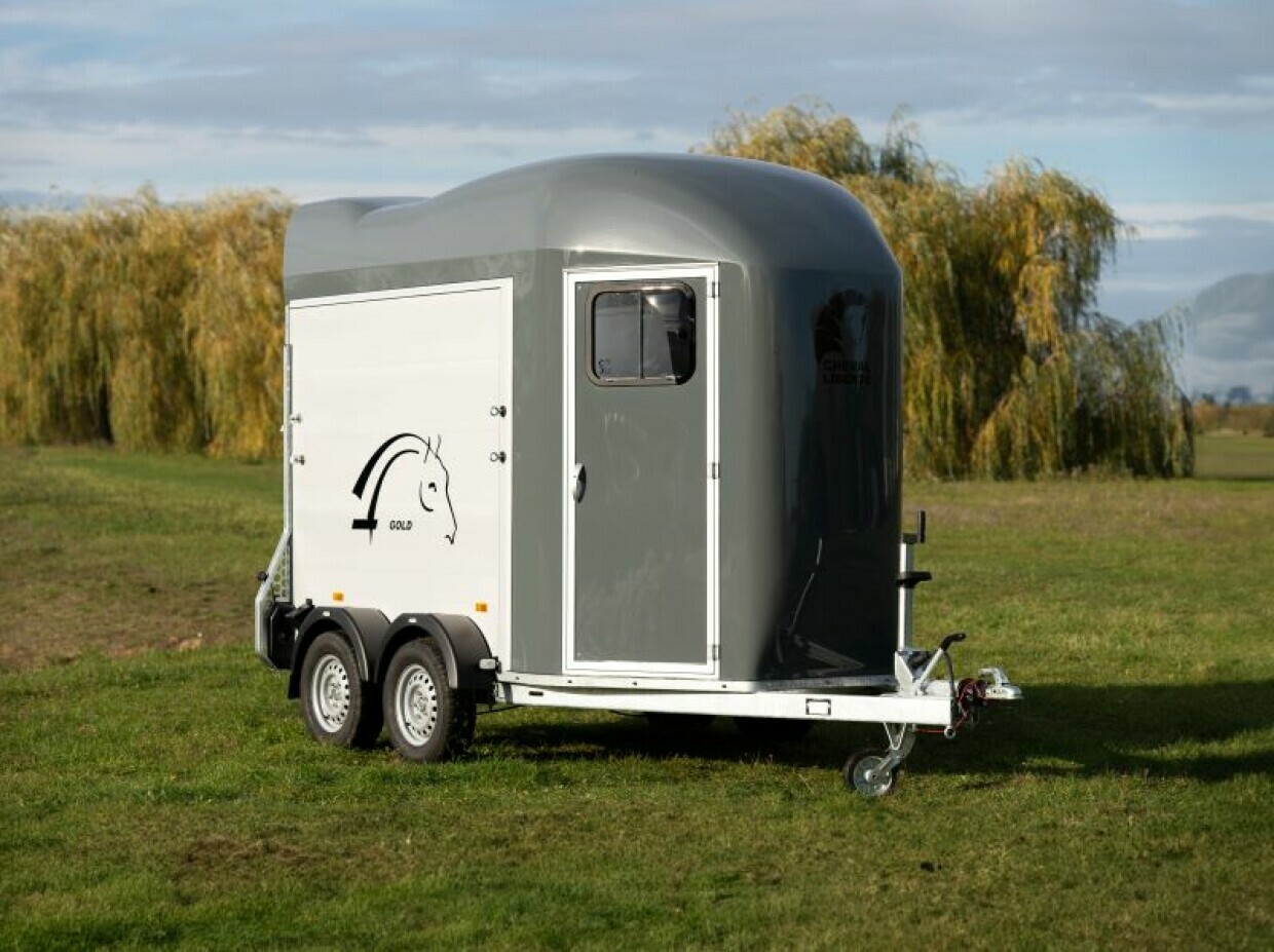 Cheval Pferdeanhänger mit Aluboden/-wände, Sattelkammer und Tempo 100 km/h - AKTION gilt nur für Lageranhänger