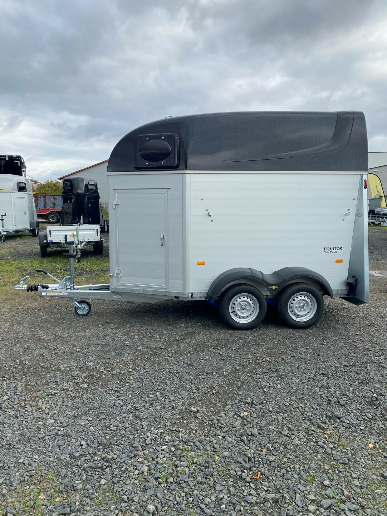Humbaur Pferdeanhänger Equitos Alu Plus