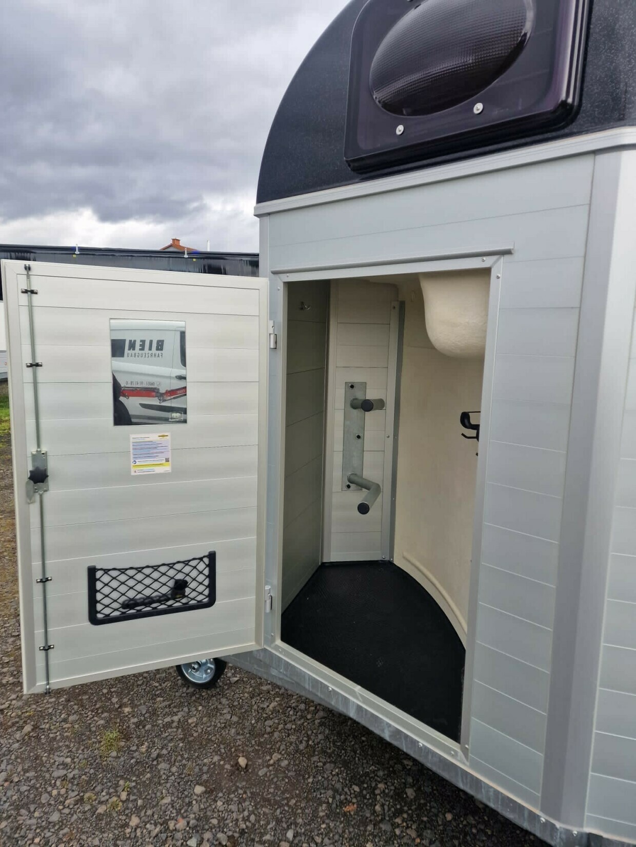 Humbaur Pferdeanhänger Equitos Alu Plus