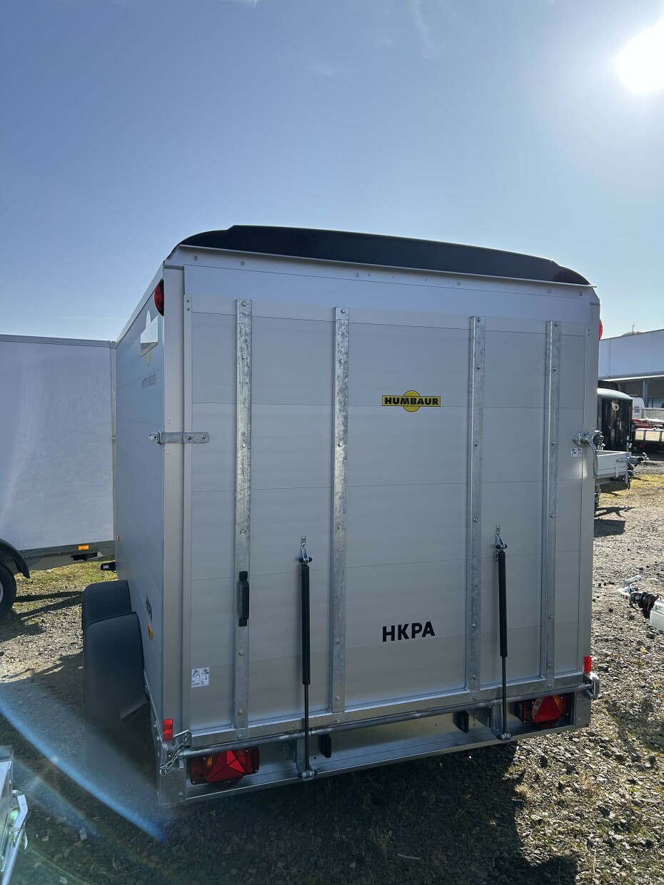 Humbaur Transportanhänger geschlossen mit Tür-/Rampe-Kombi