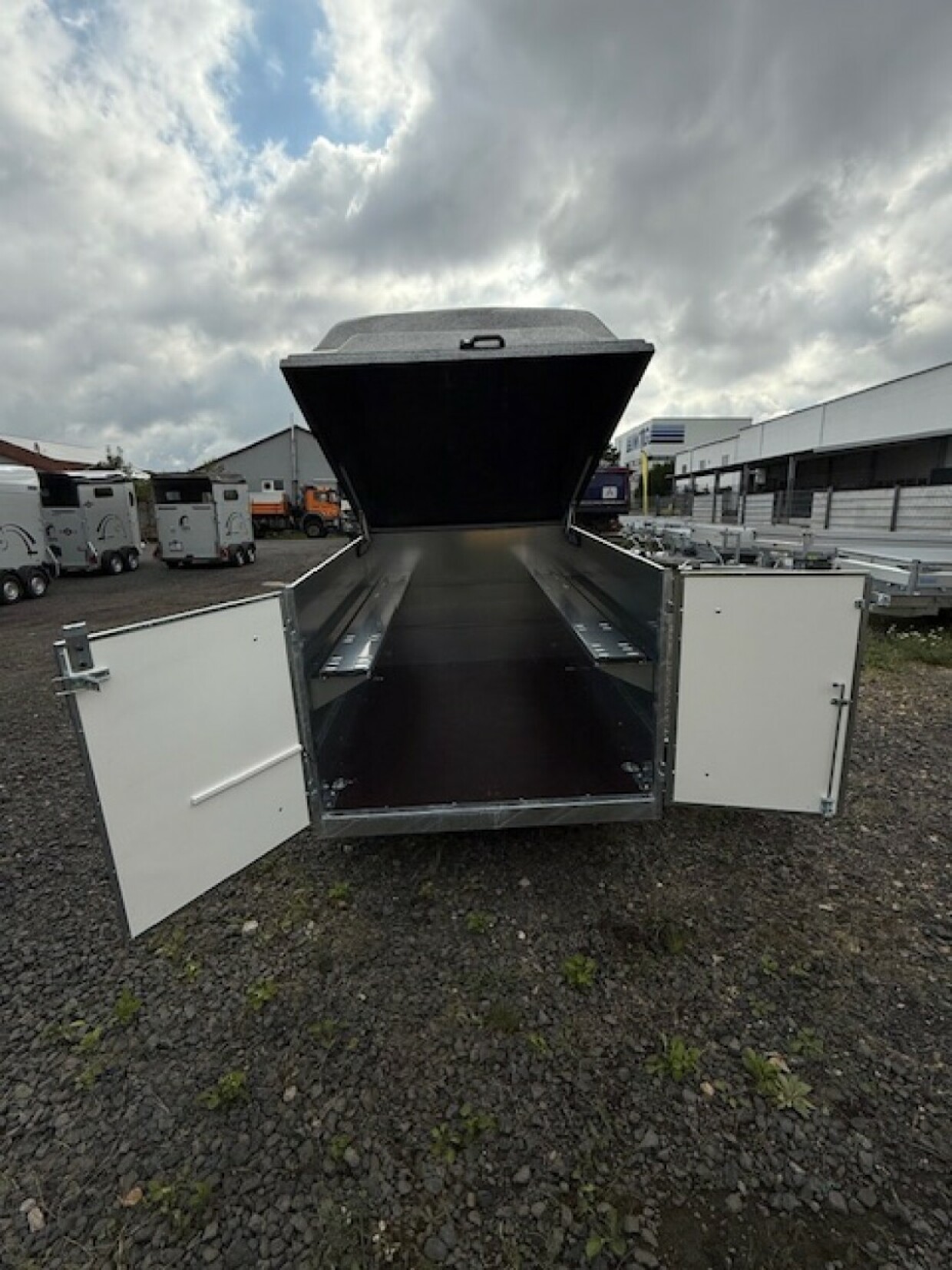 Vezeko Anhänger für 2 Karts ungebremst 750 kg 