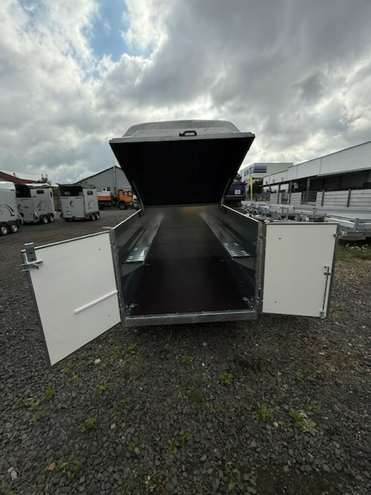 Vezeko Anhänger für 2 Karts ungebremst 750 kg 