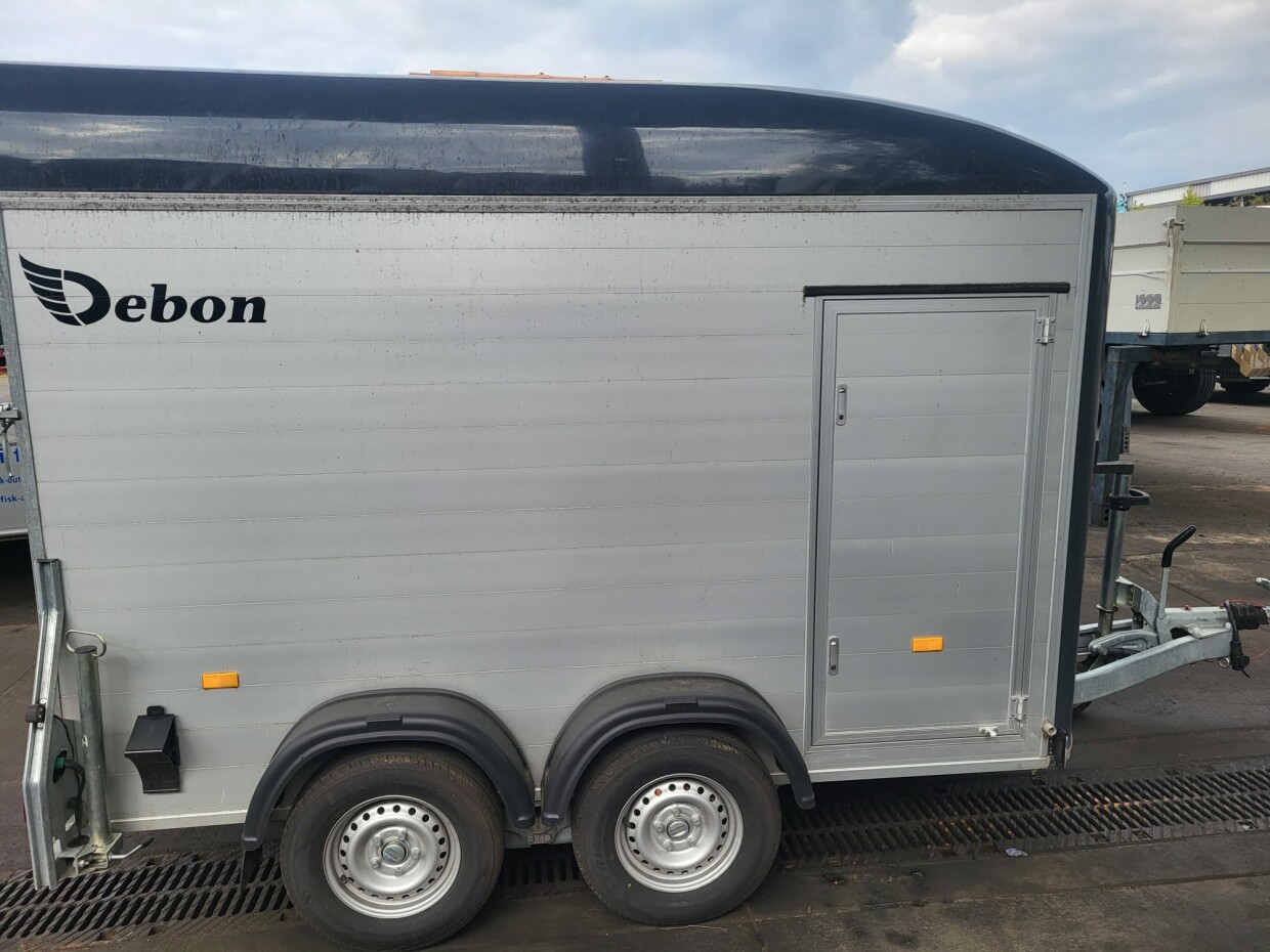DEBON KOFFERANHÄNGER MIT ALU-WÄNDEN UND ALU-BODEN 
