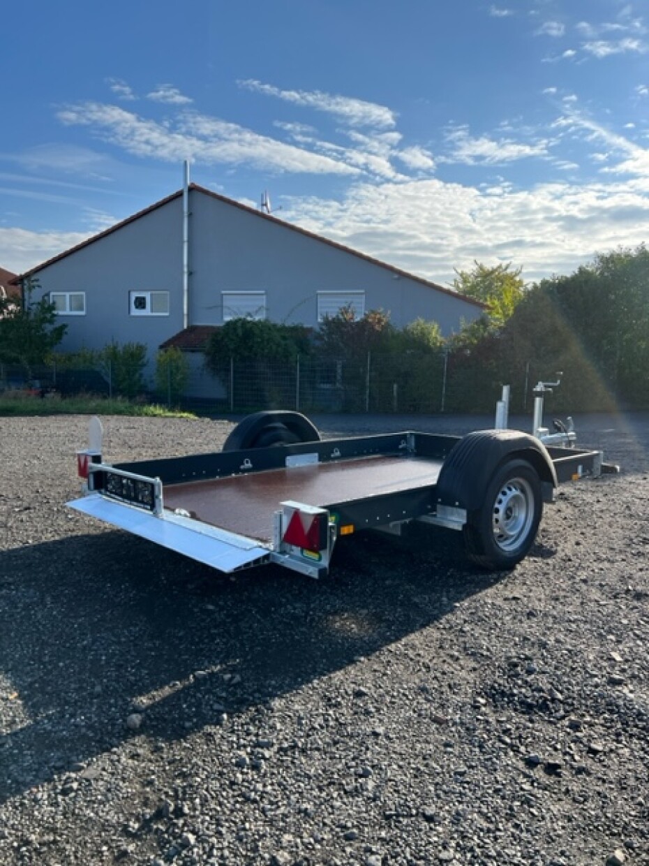 Unsinn Absenkanhänger 1400 kg mit tempo 100km/h 