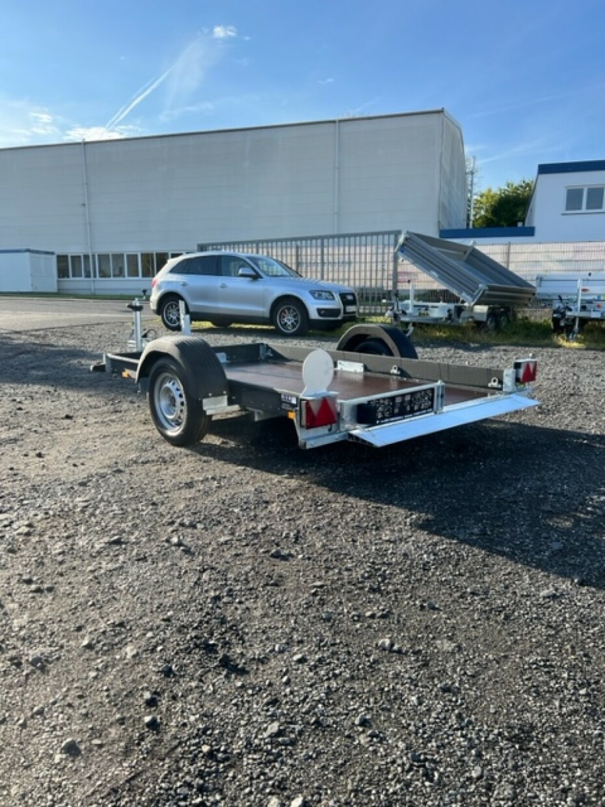 Unsinn Absenkanhänger 1400 kg mit tempo 100km/h 