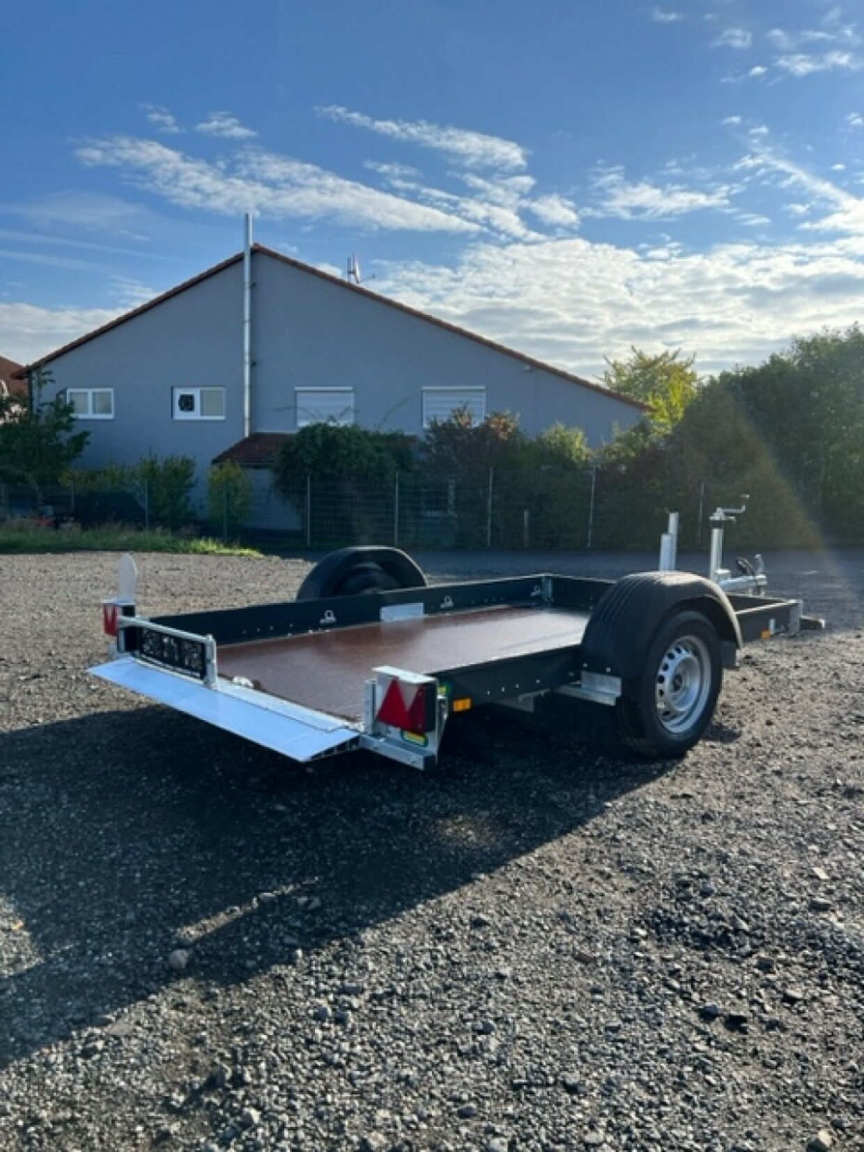 Unsinn Absenkanhänger 1400 kg mit tempo 100km/h 
