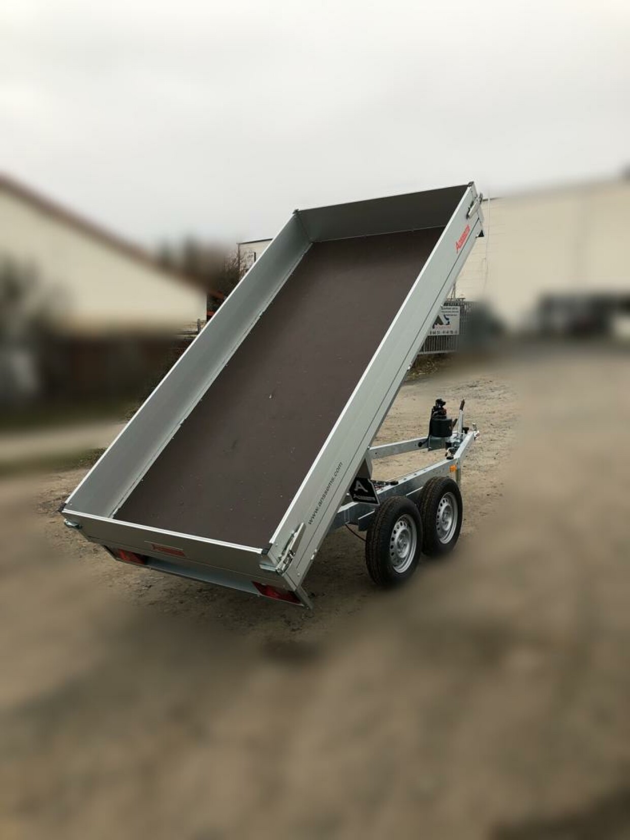 Anssems Rückwärtskipper mit Schwarzen Felgen 2000 kg 