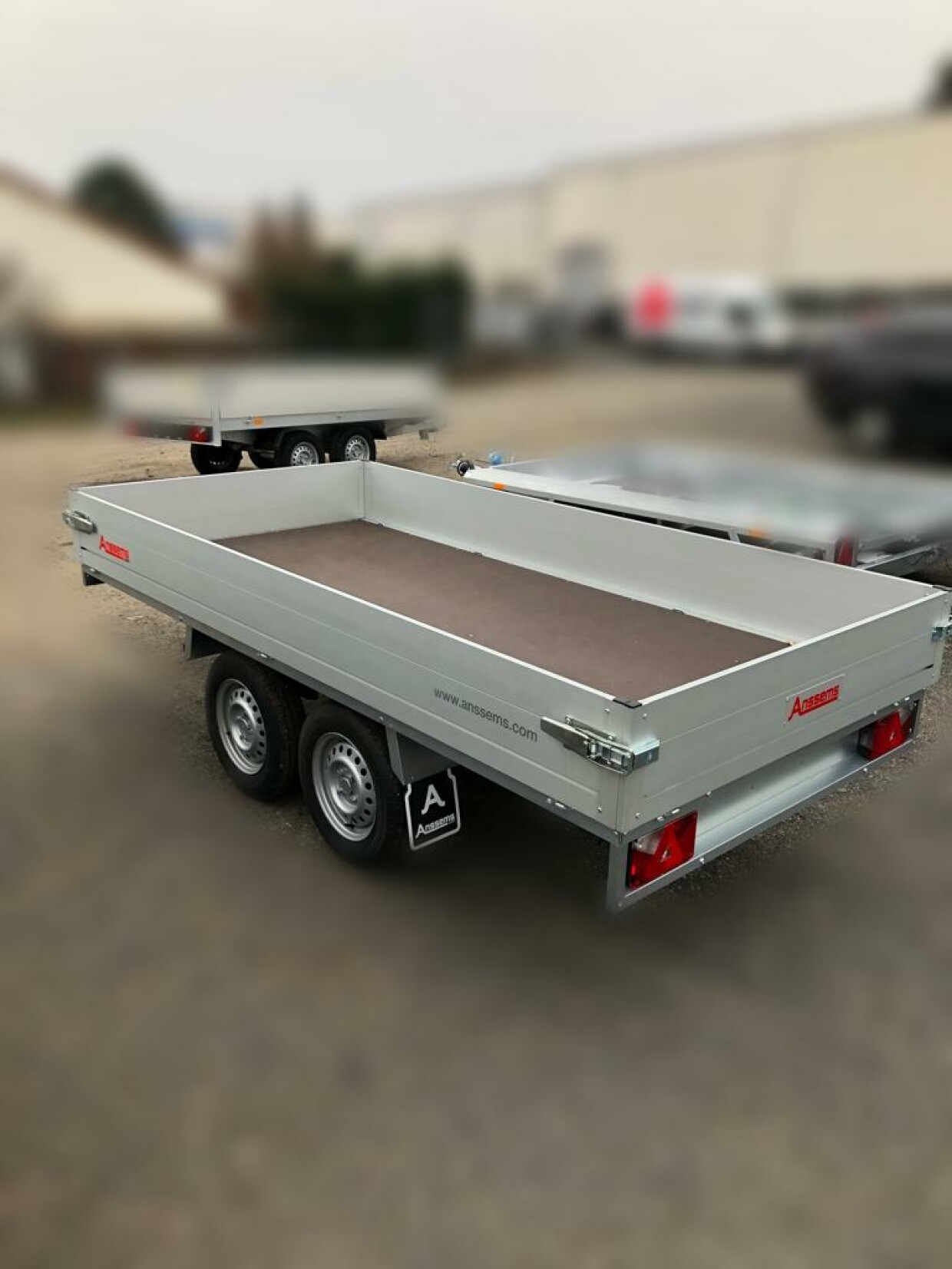 Anssems Rückwärtskipper mit Schwarzen Felgen 2000 kg 