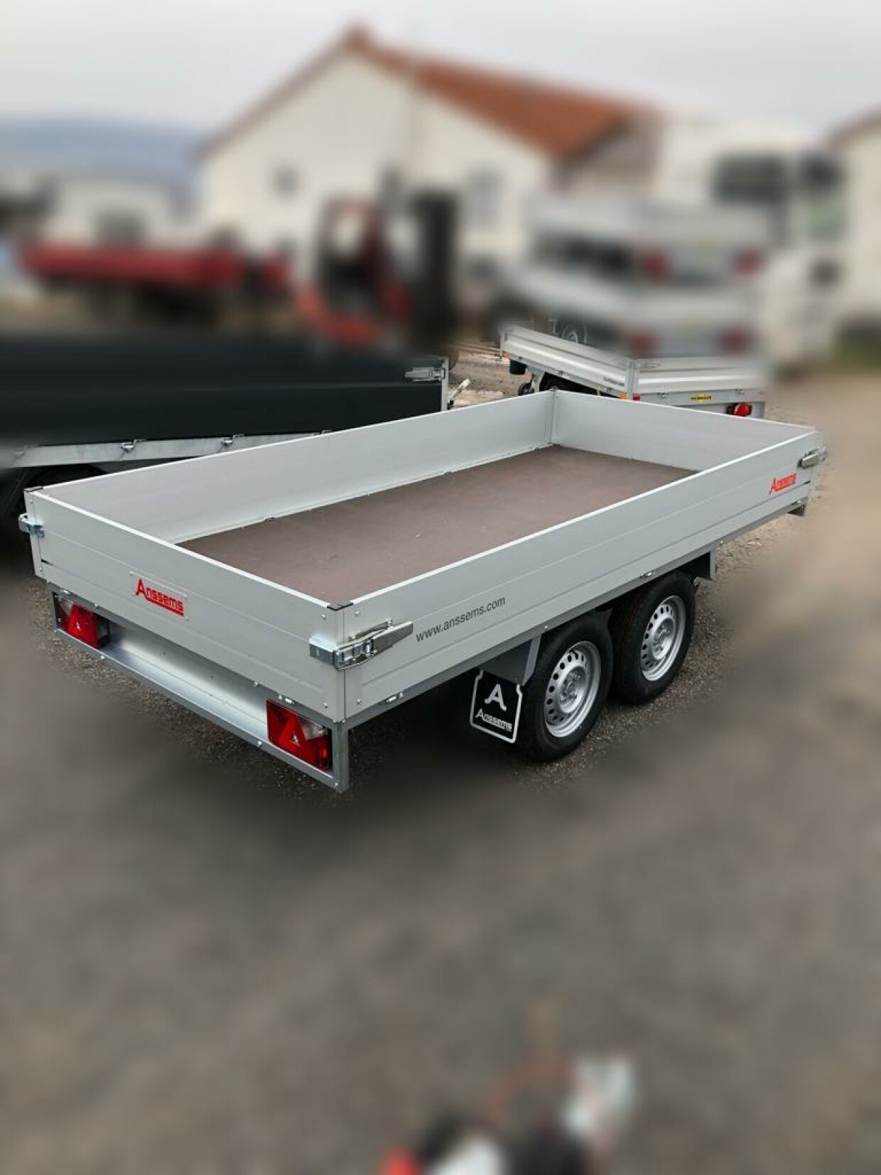 Anssems Rückwärtskipper mit Schwarzen Felgen 2000 kg 