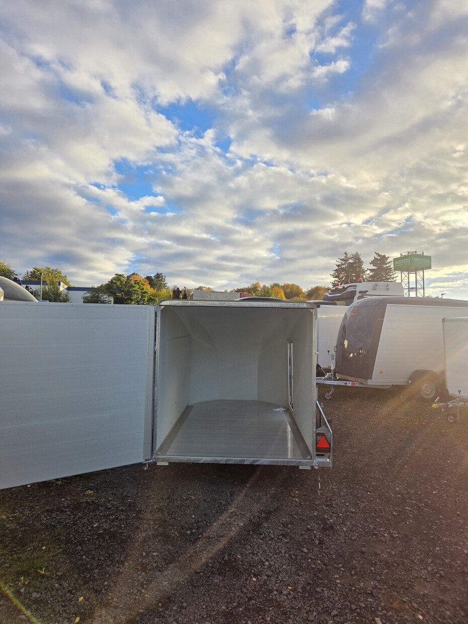 Debon Kofferanhänger 3,31 x 1,66 x 1,64 m mit Seitentür