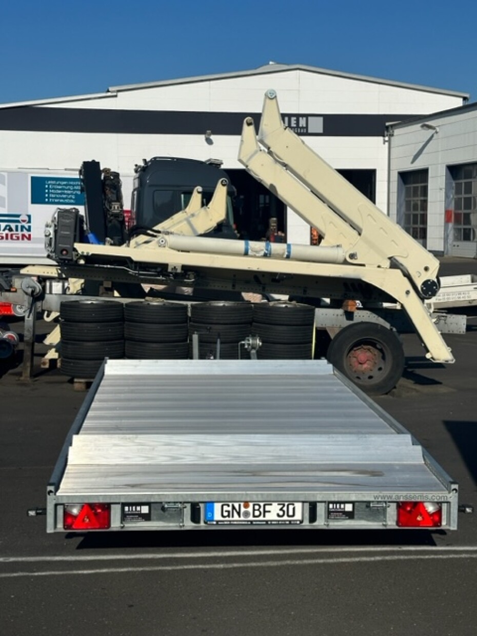 GN-BF-30 - Autotransporter für tieferliegende Fahrzeuge