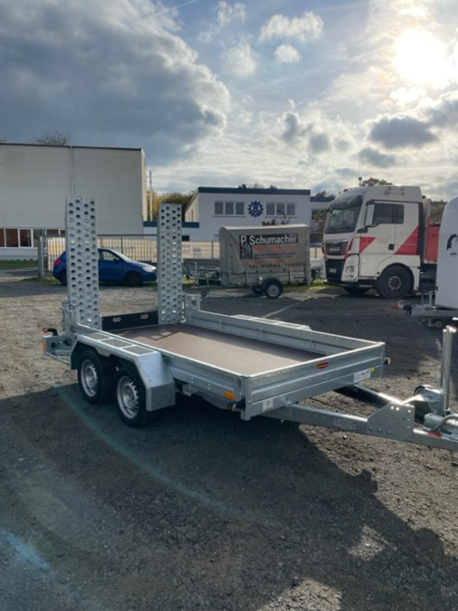 Böckmann Baumaschinentransporter 